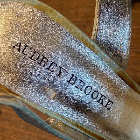 NEW Stunning Mint Strappy Heels, Iridescent, Size 7 1/2, by Audrey Brooke - Picture 7 of 10